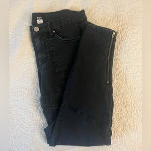 BDG Black Skinny Jeans with Zipper | ASO Violet Harmon
